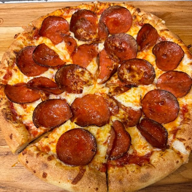 Classic Pepperoni Pizza (Medium 12").