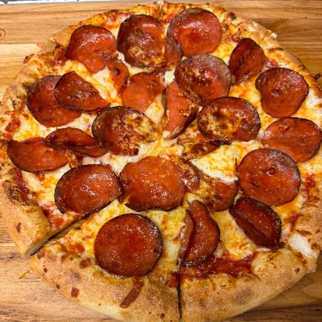 Classic Pepperoni Pizza (Small 10").